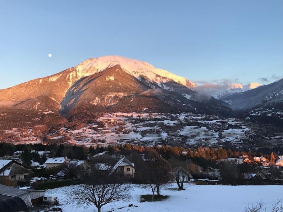 Gite Confort 15 Couchages, Vue Panoramique Montagne Hautes Alpes, Terrasses Embrun Exterior photo