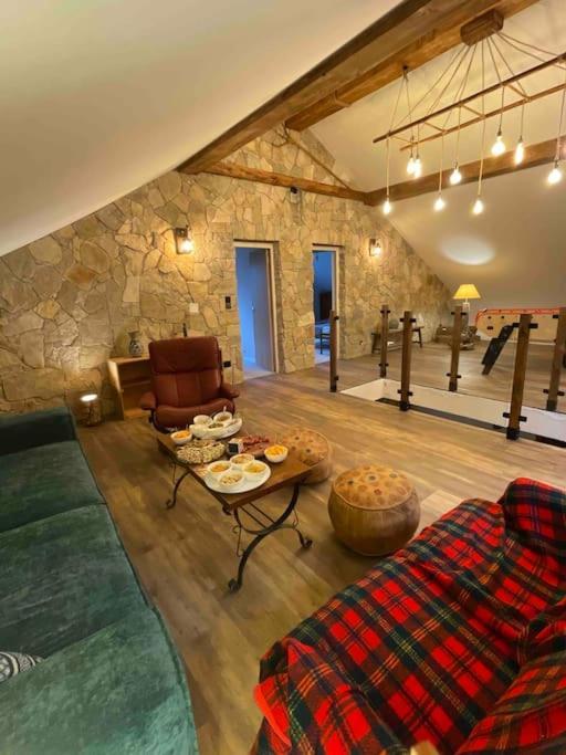 Gite Confort 15 Couchages, Vue Panoramique Montagne Hautes Alpes, Terrasses Embrun Exterior photo